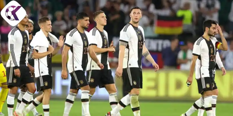 Danh sách các cầu thủ ra sân của hai đội Ecuador và Đức